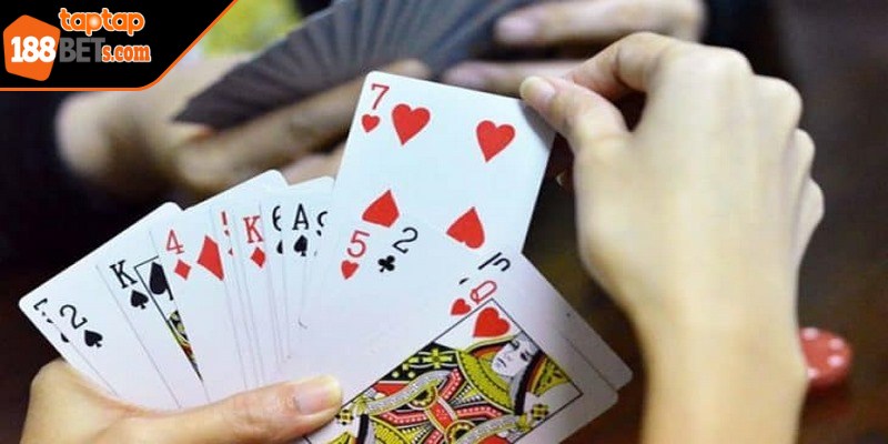 Cách chơi bài tiến lên miền Bắc ẩn giấu bài của mình